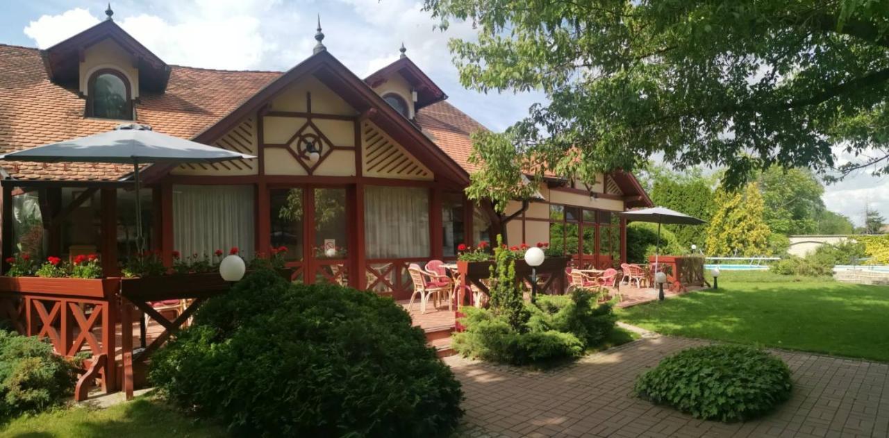 Garni Hotel Vila Milord Resort Palics Kültér fotó
